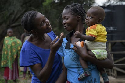 Marceline uit Democratische Repucliek Congo met haar baby