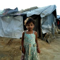 Meisje dat gevlucht is vanuit Myanmar naar Bangladesh