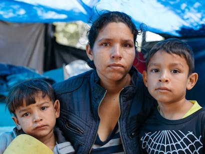 Vluchteling in Ecuador met twee jonge kinderen