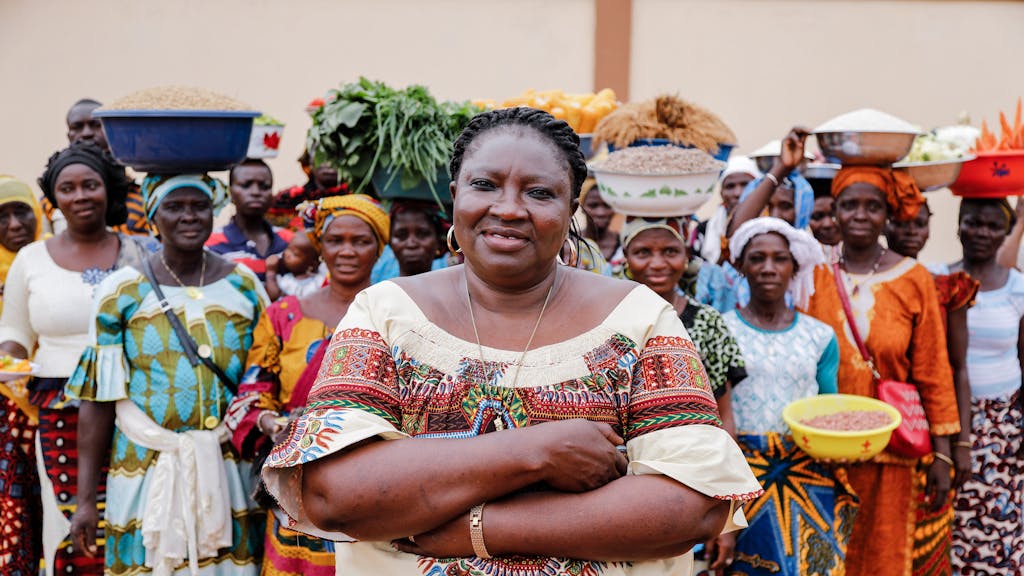 Jeanne Sekongo uit de ivoorkust met op de achtergrond meer vrouwen