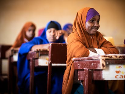Somalisch schoolmeisje in een klas