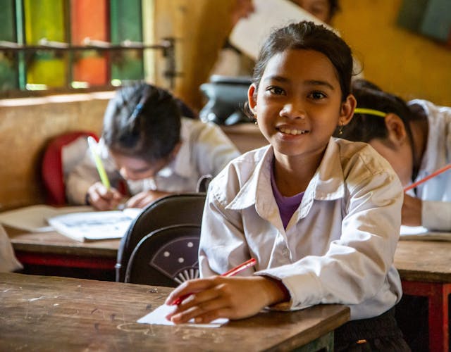 Meisje uit Cambodja in school