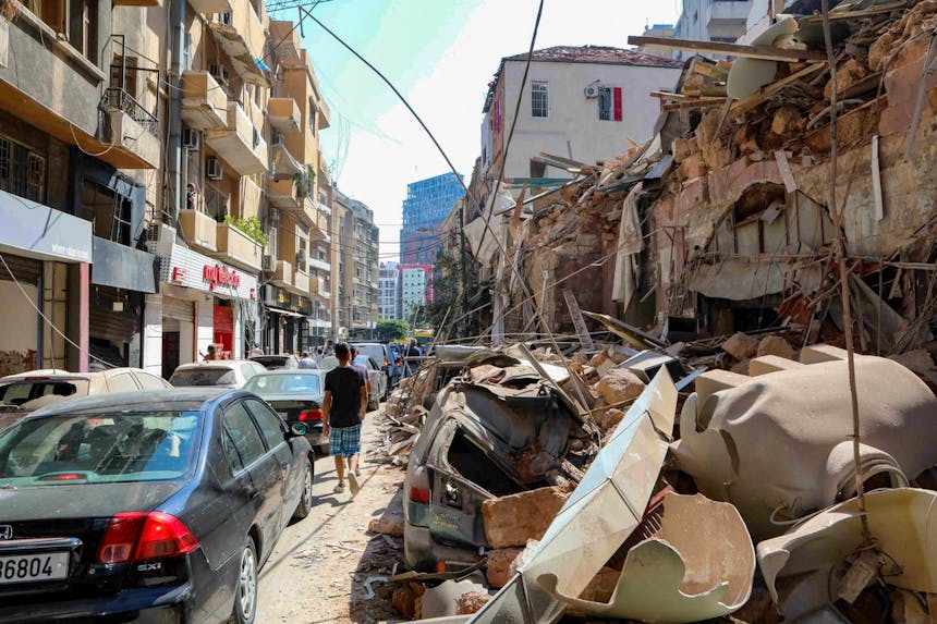 Beeld van vernielde huizen en gebouwen in Beiroet